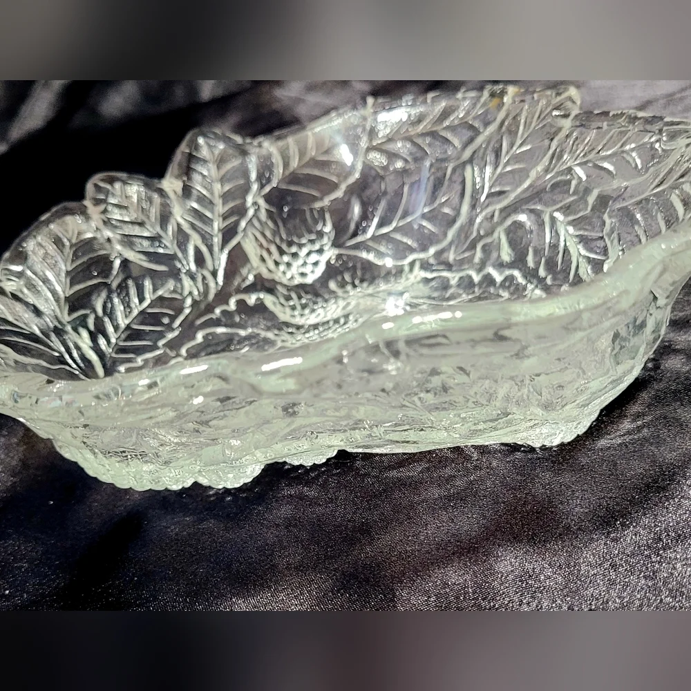 Vintage Indian Glass~Clear~Loganberry and Leaf Pattern~Candy Dish~Bowl~Embossed